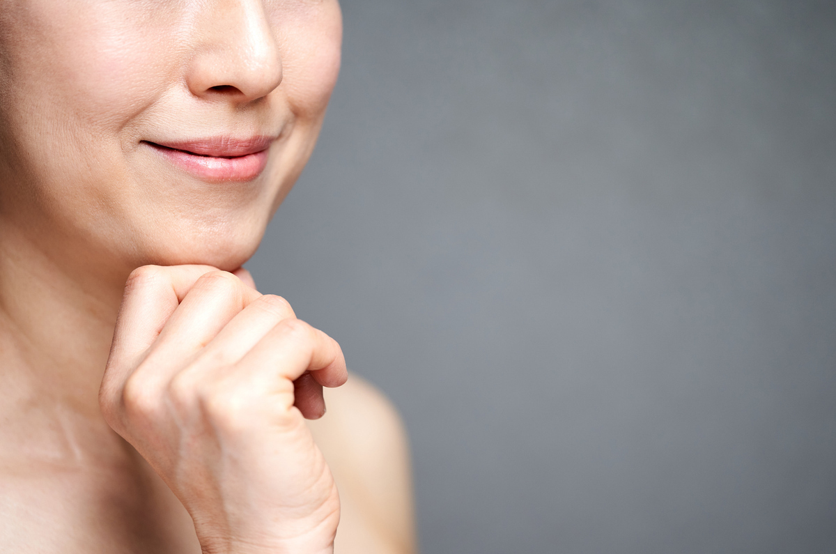 微笑む女性のイメージ画像