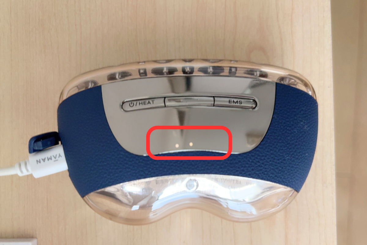 ヤーマン「リフトロジー SP」の充電点灯中の画像