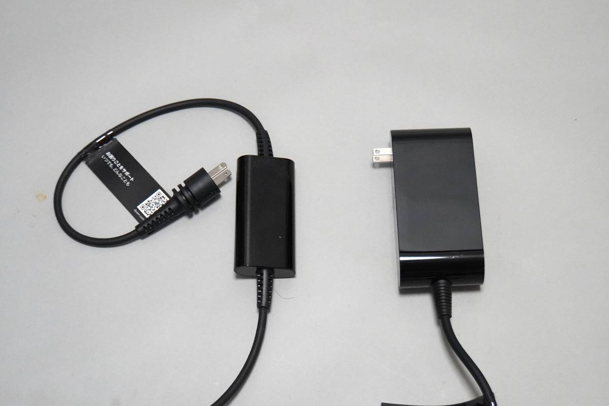 「Dyson Supersonic Nural Shine」と「Dyson Supersonic r」のアダプタの画像