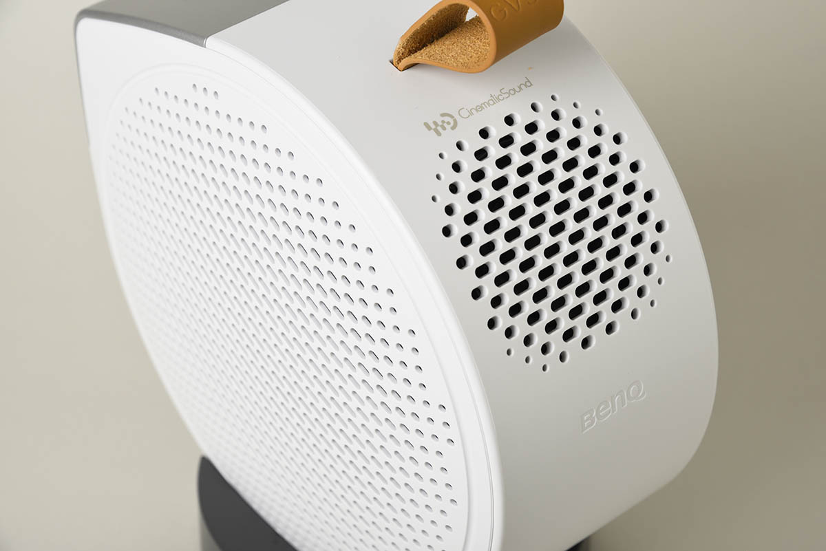 BenQ「LED天井モバイルプロジェクター｜GV50」のスピーカー部分