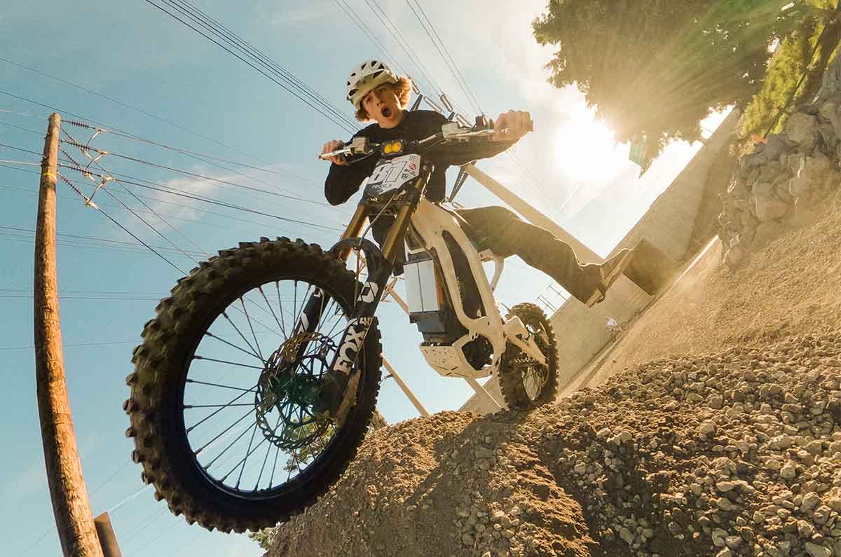 アクションカメラの超広角レンズのイメージ画像