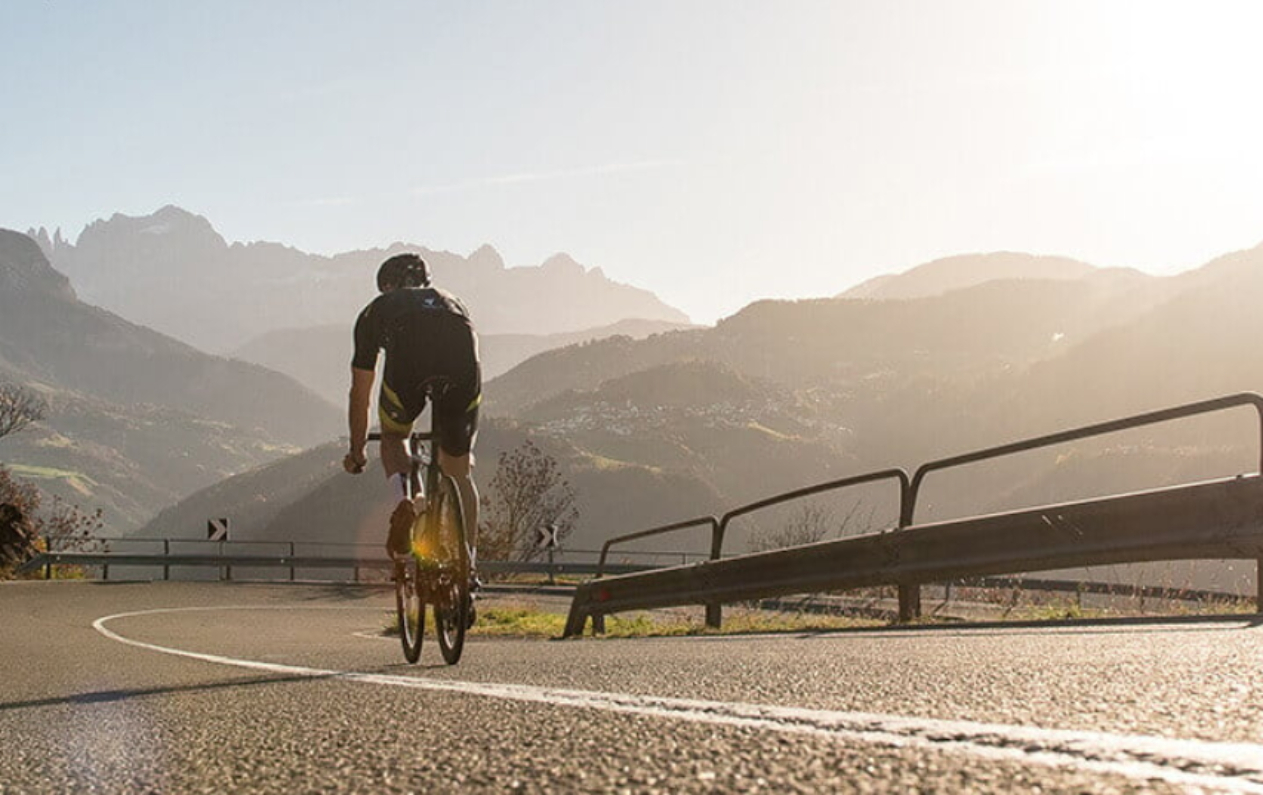 山間部のサイクリスト