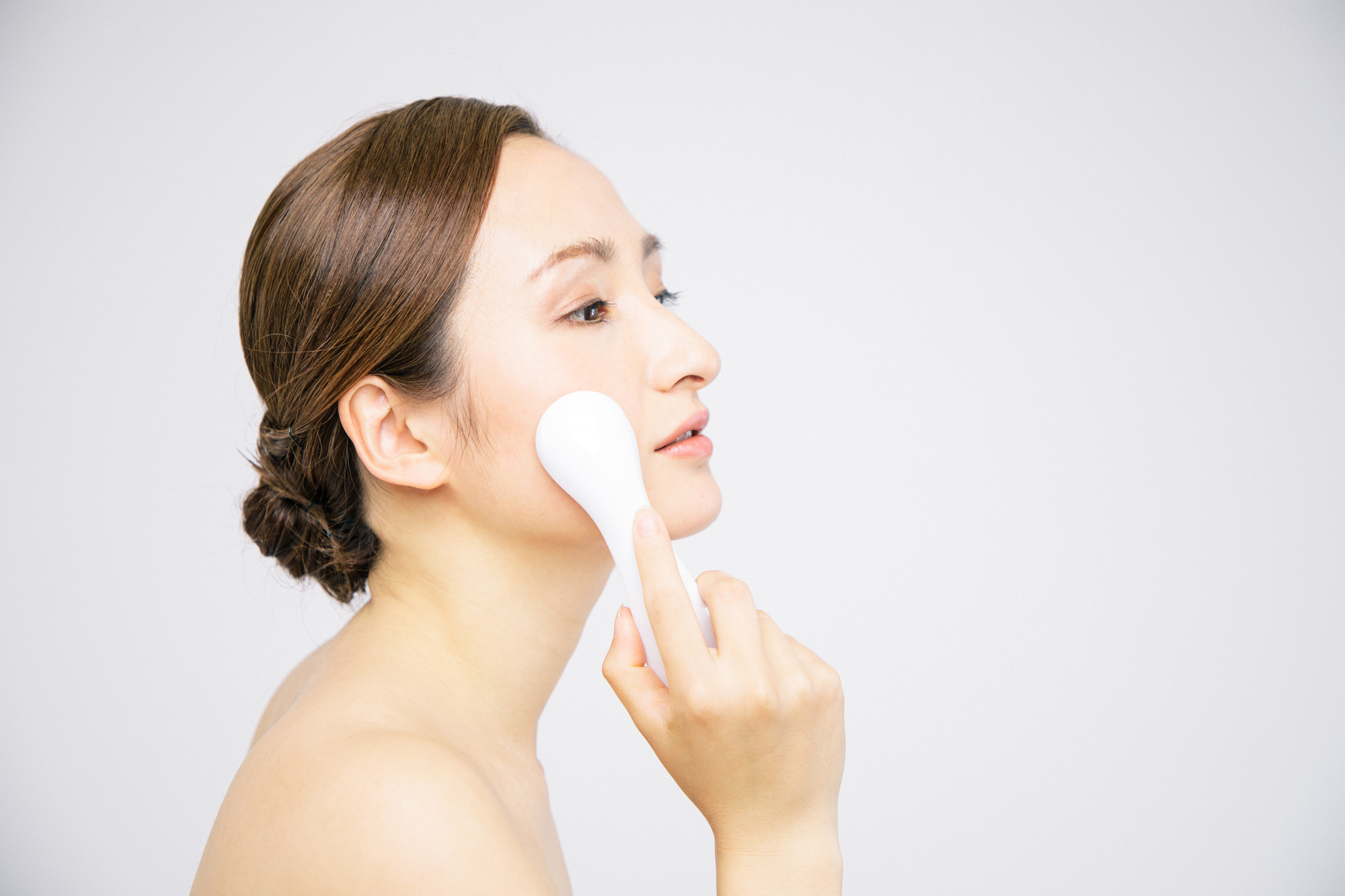 ラジオ波とは？仕組み・効果・危険性を解説【最新RF美顔器おすすめ5選