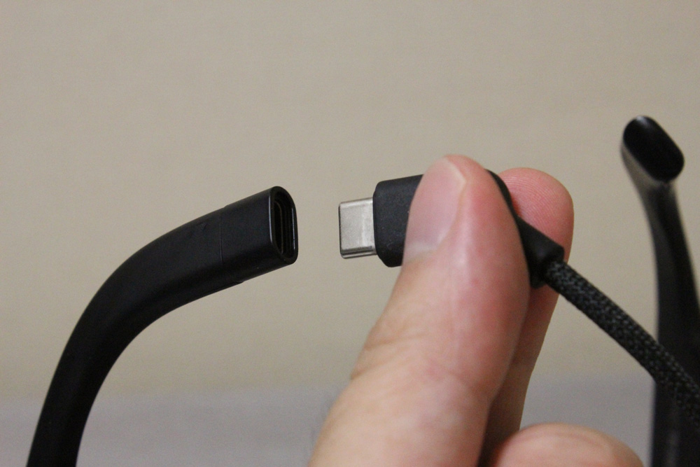 XREAL ONE ProとUSB-Cケーブルを接続する