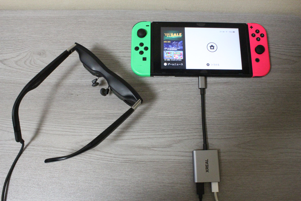 Nintendo SwitchとXREAL ONE Proを接続している様子