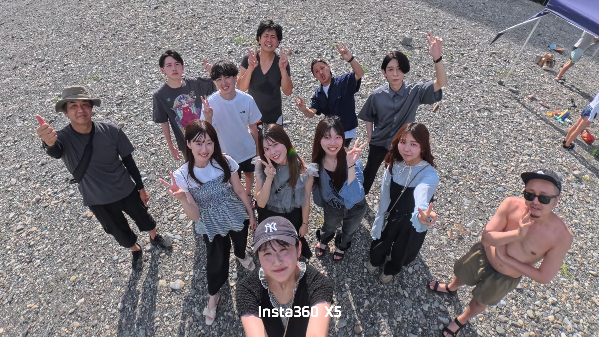 360度カメラで、大人数撮影をしている